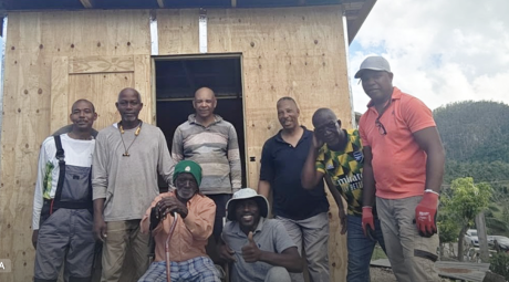 Voluntarios restauran más de 60 viviendas dañadas por huracán en Jamaica